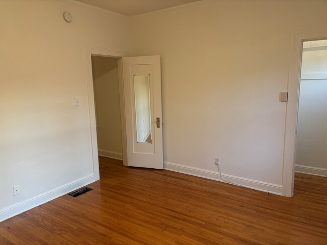 bedroom - 453 N Orange Grove Ave