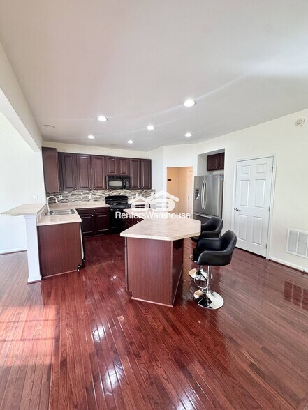 Building Photo - 3238 Ridgeway Pl