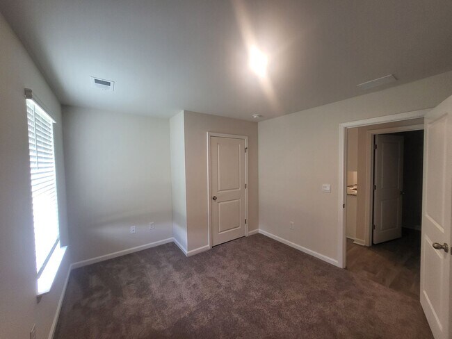 Building Photo - 5 bedroom/3 bath home in Aynor - 1/2 Off R...