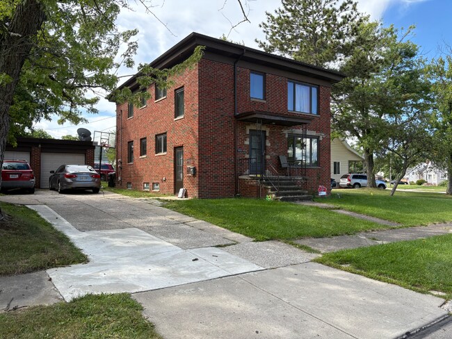 Building Photo - 5231 Daleside Dr