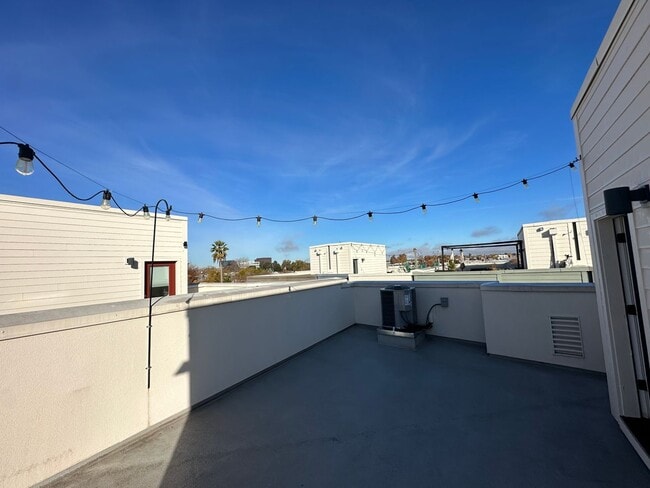 Building Photo - Newer Construction - Multi-Level Home with...