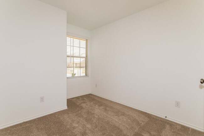 Building Photo - 11127 N Lake Mist Ln