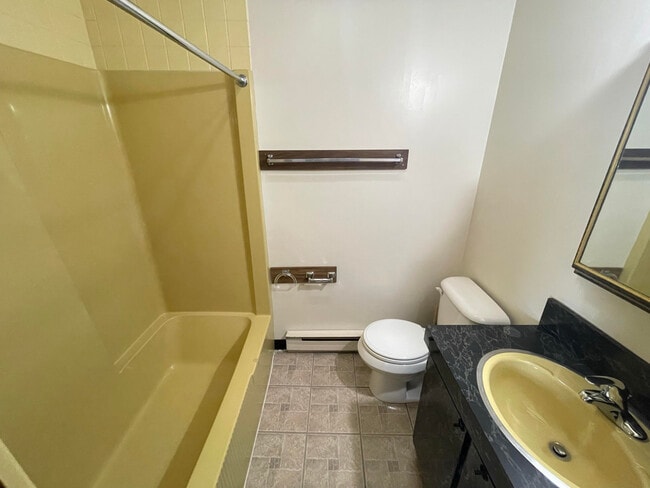 Bathroom - 411 Davis St