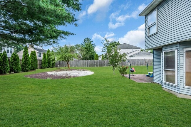 Building Photo - 6 Cattail Dr