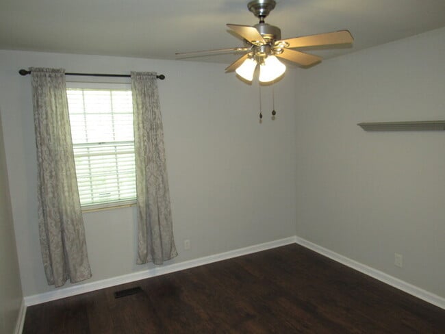 Building Photo - 4 bedroom home w/ walking trail to Percy P...