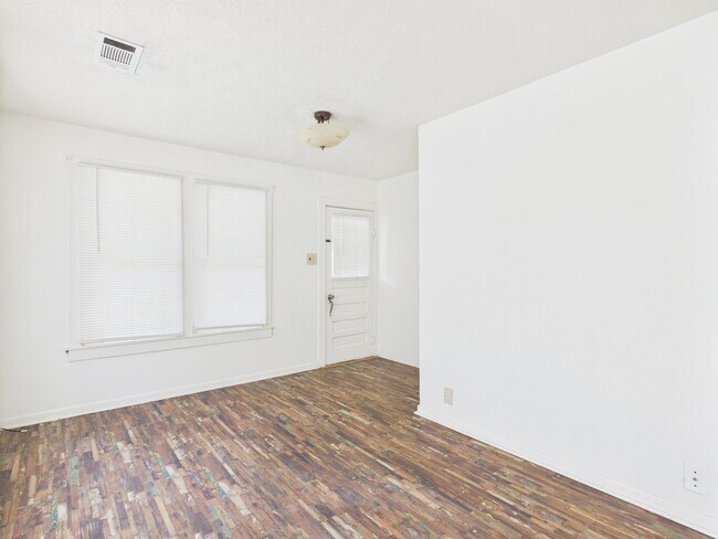 Building Photo - 138 Watson St