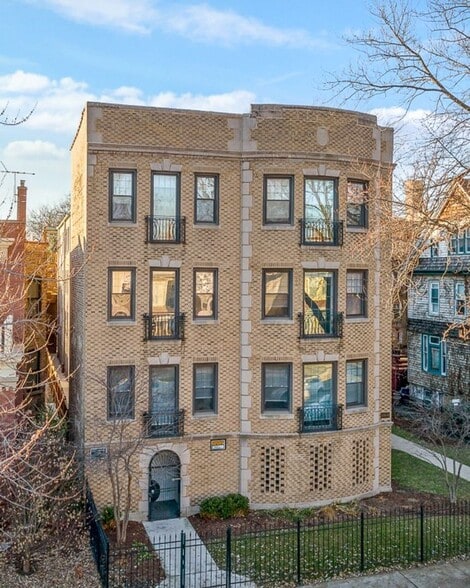 Building Photo - 4836 N Paulina St