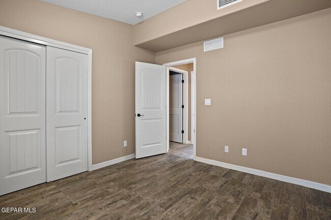 Building Photo - 5441 Roberto Avalos Ct
