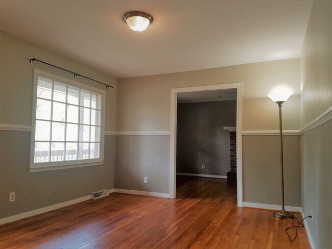 Building Photo - Spacious ranch home for rent