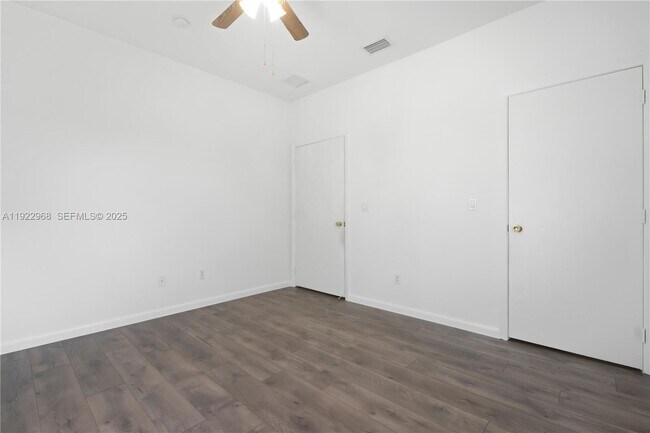 Building Photo - 5610 SW 43rd St