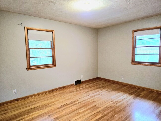 Building Photo - 3bd brick ranch in south-central Lincoln!