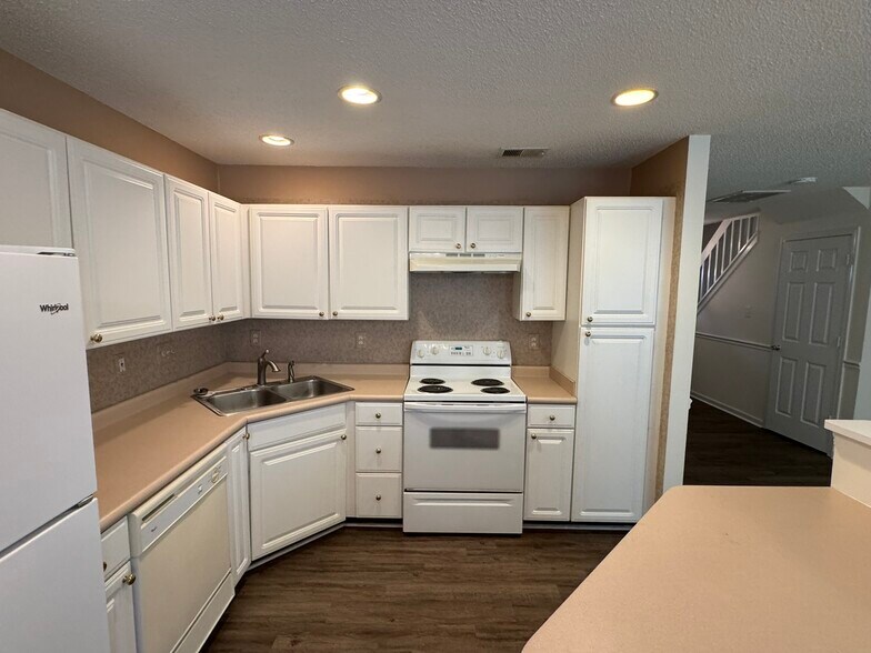 Building Photo - 8419 Southgate Commons Dr