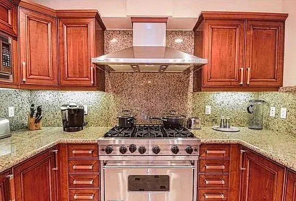 Kitchen - 1828 Glendon Ave