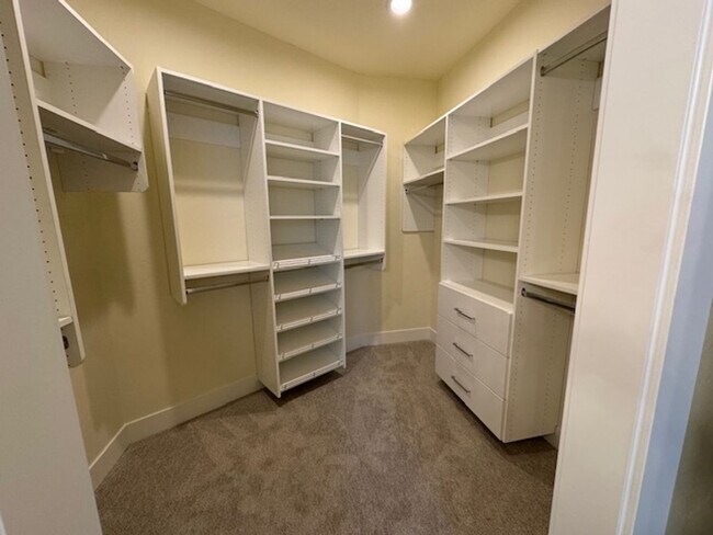 Building Photo - Brand New Home in NW Crossing with Professional office space!