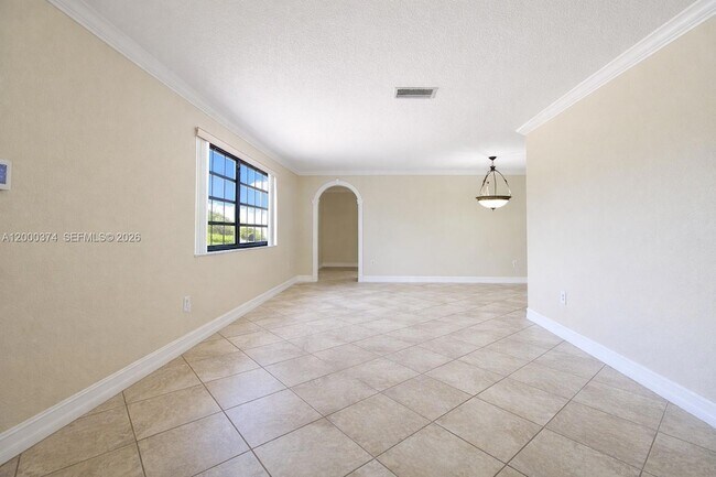 Building Photo - 6331 SW 94th Ave