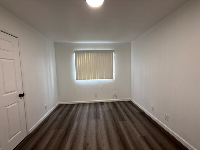 Building Photo - 448 W 87th St