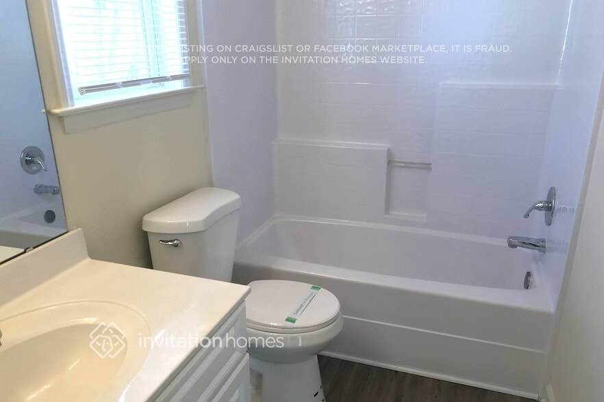 Building Photo - 10400 Neland St