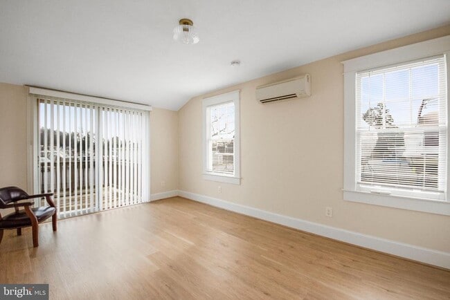 Building Photo - 455 Deale Rd