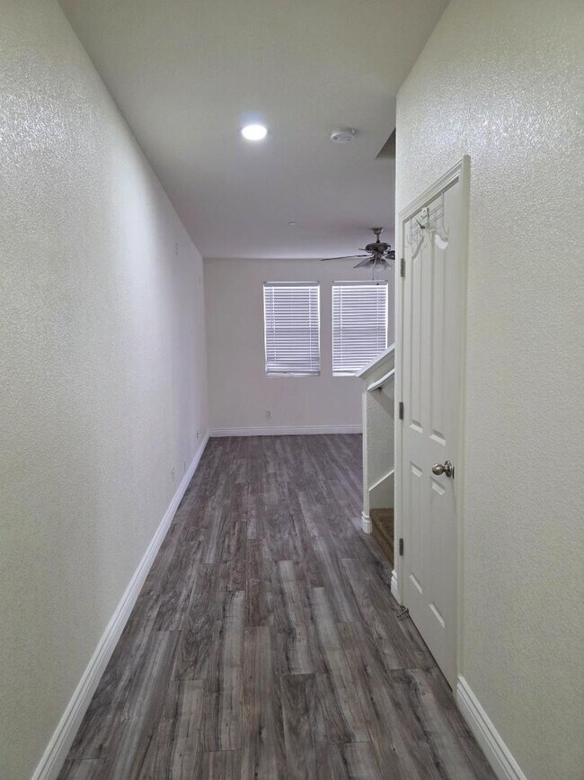 Building Photo - 8917 Robbins Rd