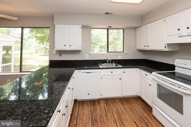 Building Photo - 515 Aspen Dr
