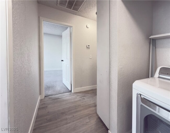 Building Photo - 6779 Pine Valley Dr