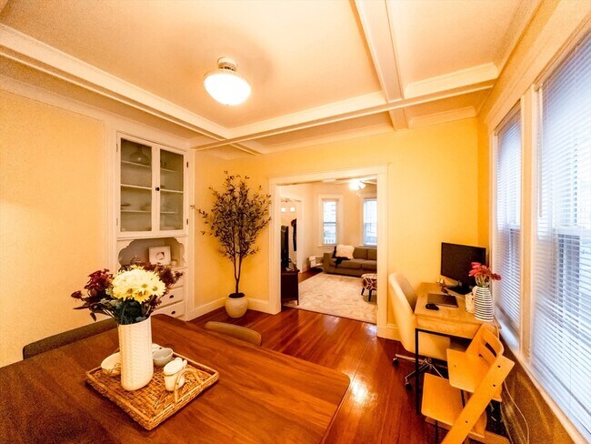 Building Photo - 41 Child St