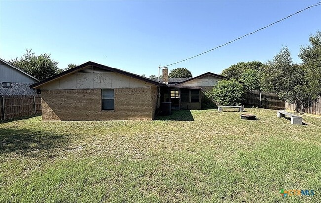 Building Photo - 2309 Whitney Dr