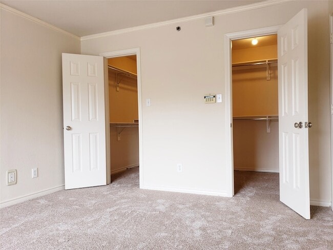 Building Photo - 1502 Villars St