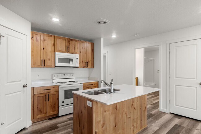 Building Photo - Beautiful, brand new 3 bed apartment in Pocatello!