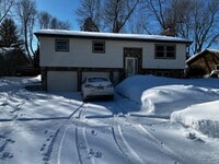 Building Photo - 3 Bed/3 Bath with Fenced in Yard!