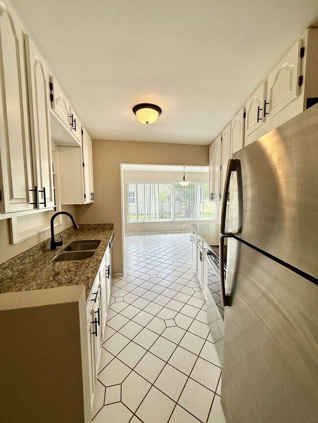 Building Photo - Cute 3/2 Home in Deltona!