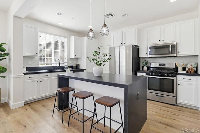 Building Photo - 1720 Santa Ivy Ave