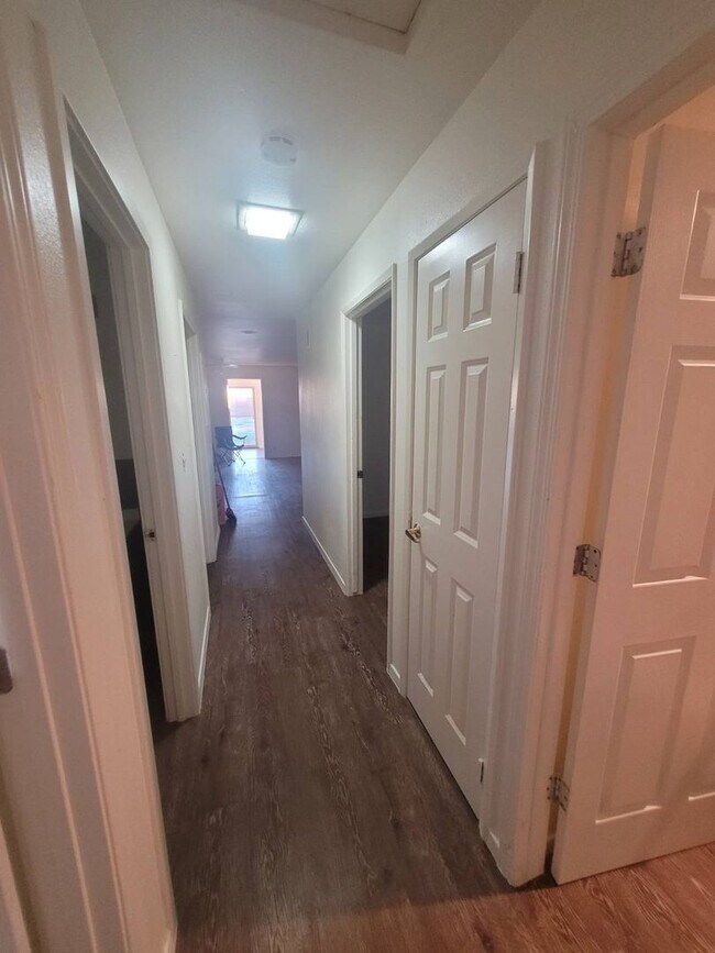 Building Photo - Comfortable 3 bedroom with carport in Moses Lake