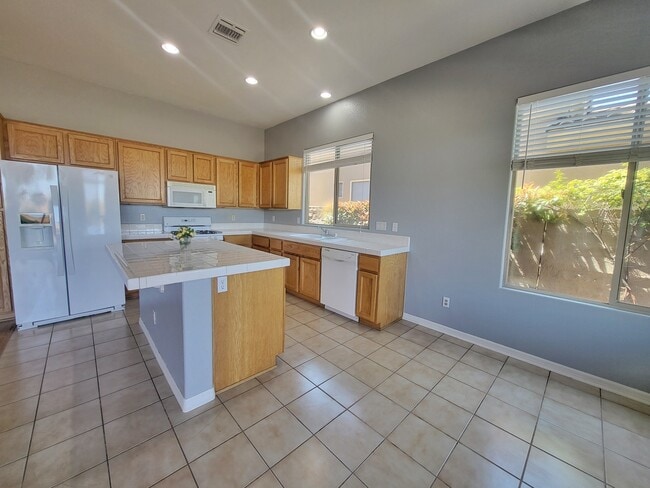 Building Photo - 47 Fountainhead Cir