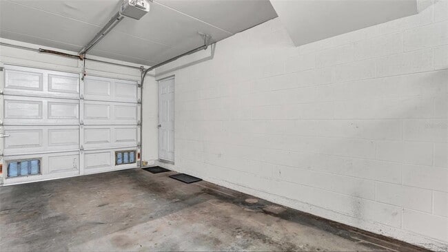 Building Photo - 713 Mainsail Dr
