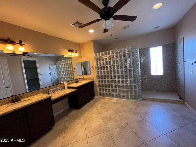 Building Photo - 2467 E Orleans Dr