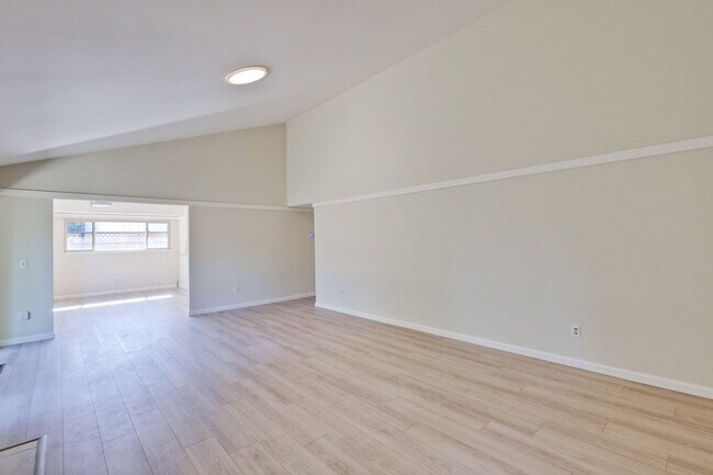 Building Photo - Single Story Townhome in Cherry Chase Neighborhood of Sunnyvale!