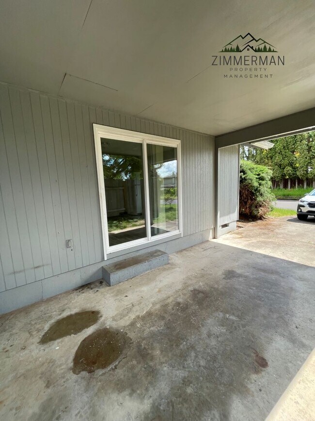 Building Photo - 315-325 Lobelia Ave