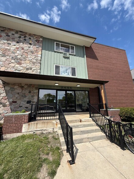 Building Photo - 2455 N Maryland Ave