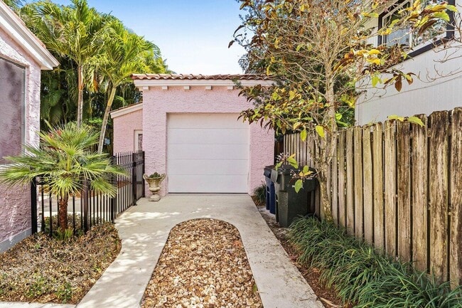 Building Photo - 217 Coconut Ave