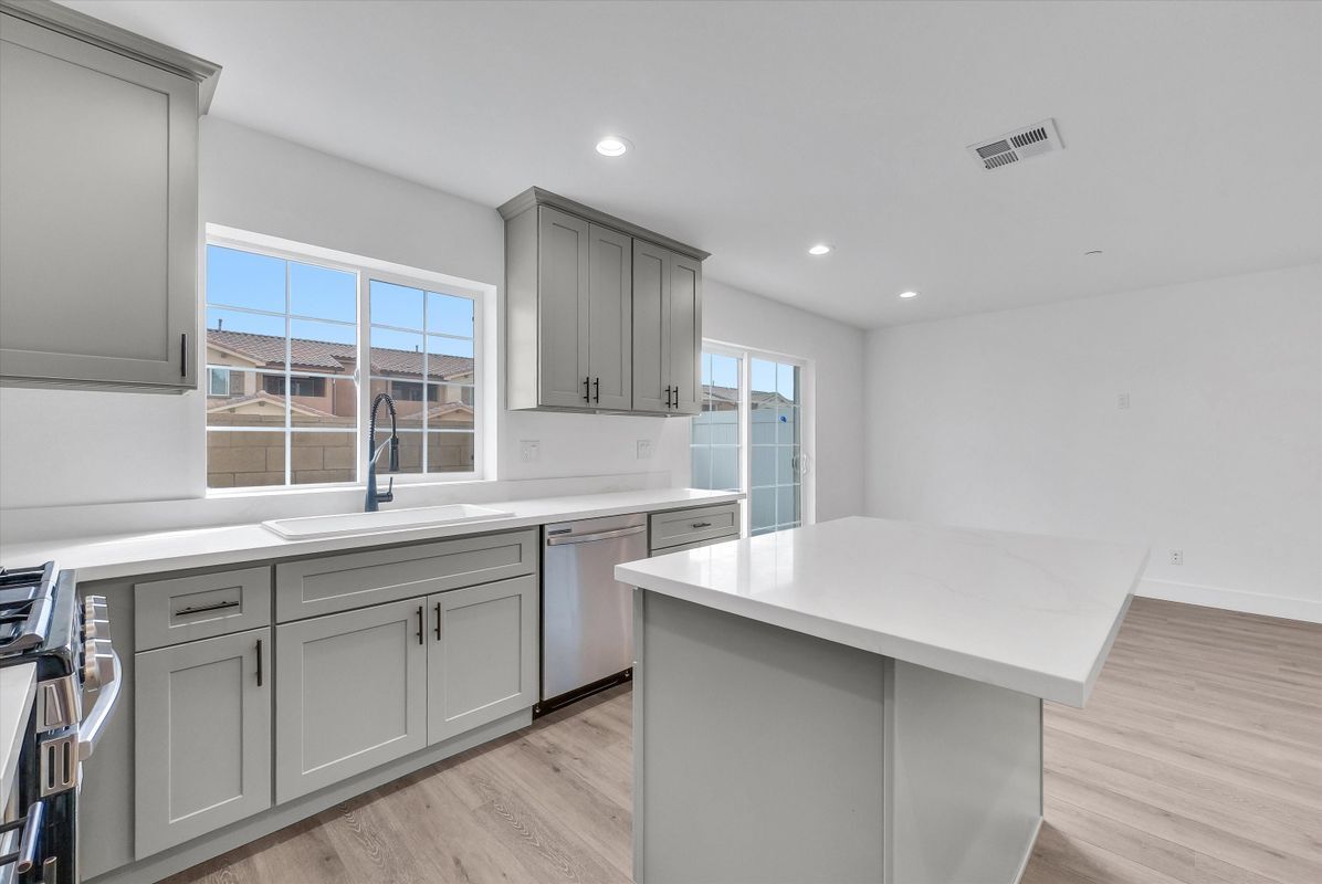 Building Photo - 16385 Valencia Ave