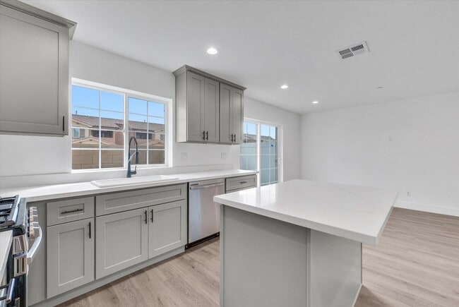 Building Photo - 16385 Valencia Ave
