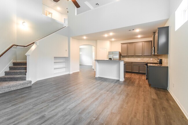 Building Photo - 321 Lk Wy Cir