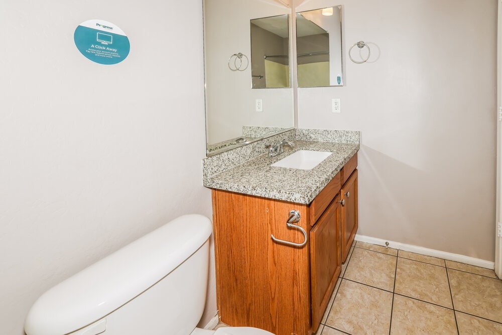 Building Photo - 15986 W Bartlett Ave