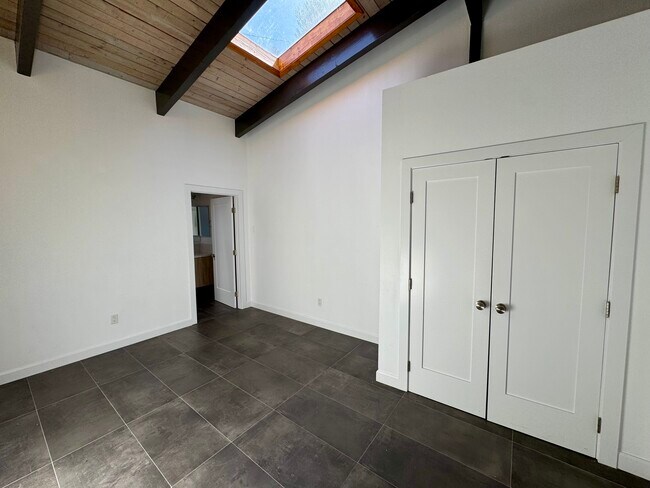 Building Photo - 156 Muerdago Rd