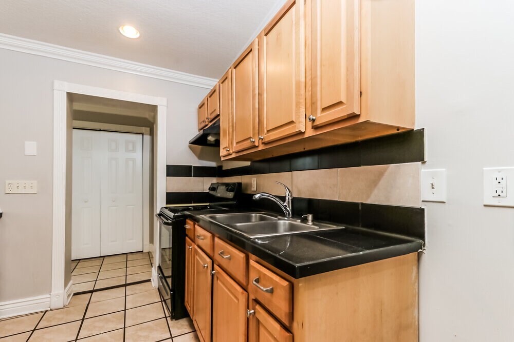 Building Photo - 395 Plum Tree Dr