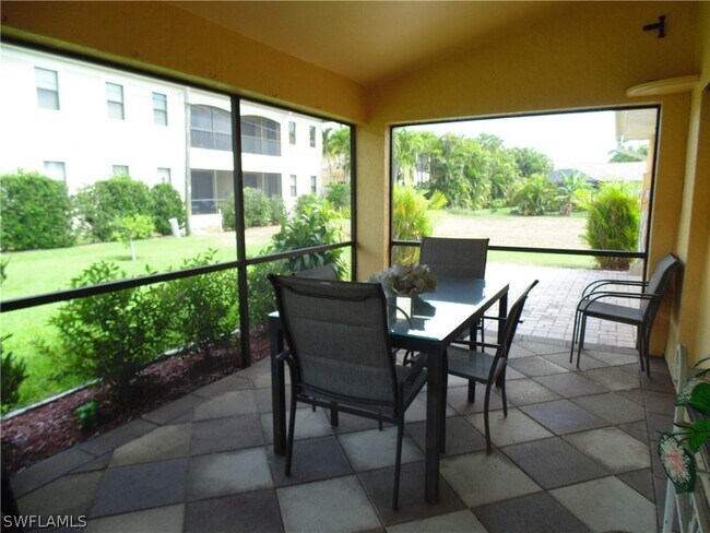 Building Photo - 4835 SW 18th Ave