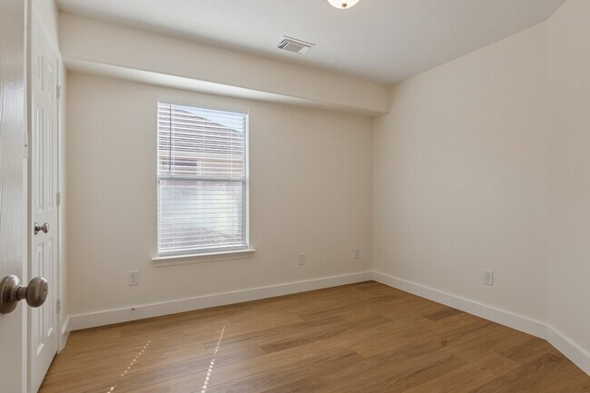 Building Photo - 13167 Peppergate Ln