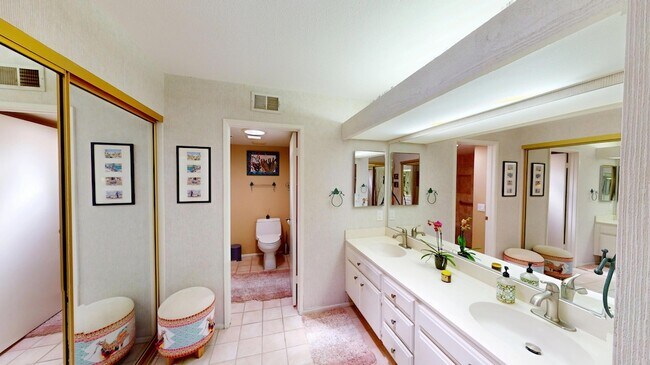 Building Photo - 72350 Rim Dr