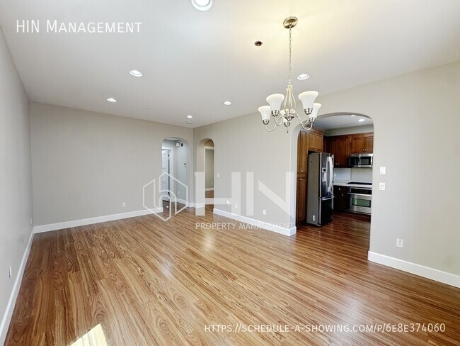 Building Photo - 488 Trident Maple Terrace